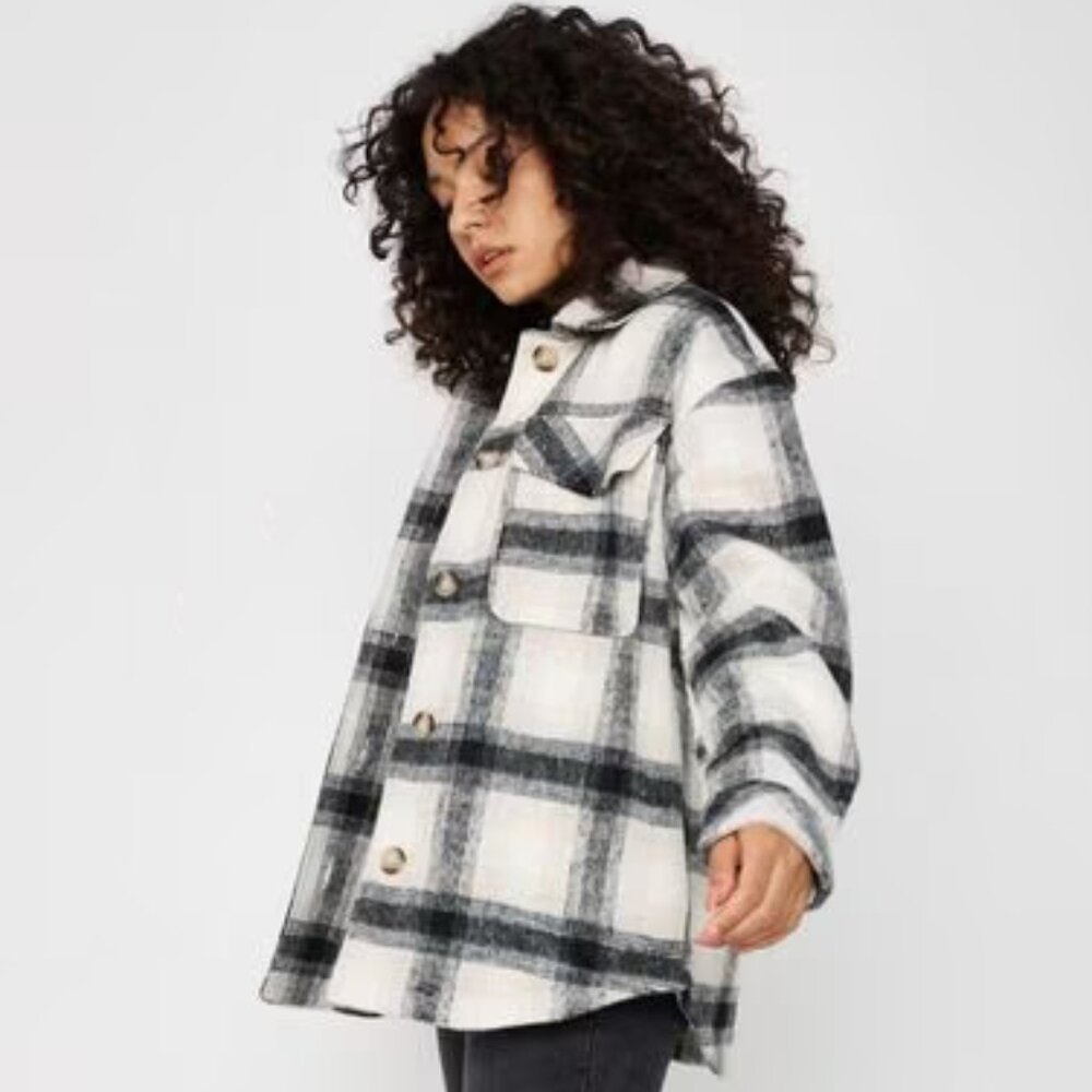 *NWOT Garage Vicinity Jacket Shacket Cream Black Gray Plaid Lined Oversized S